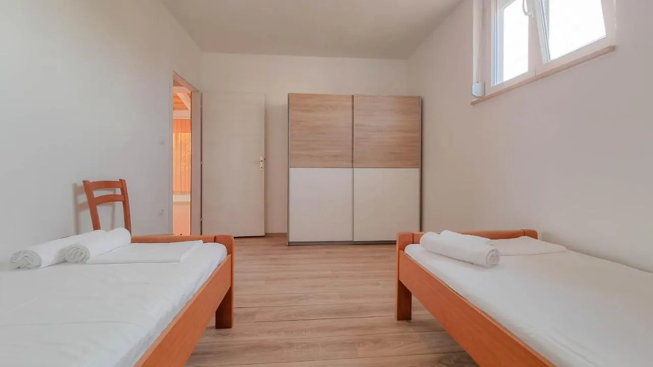 Skalinada Apartment Novigrad